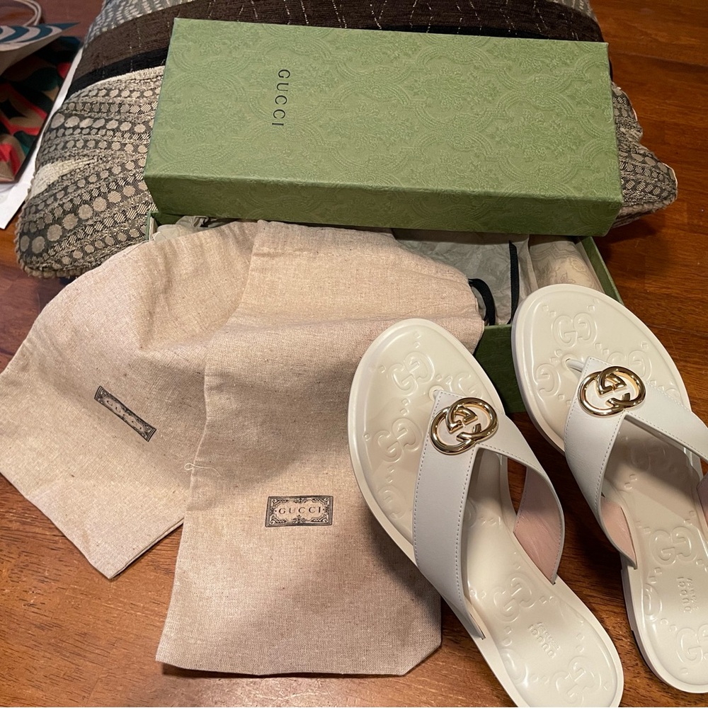 Brand new authentic Gucci Marmont leather sandals in cream color